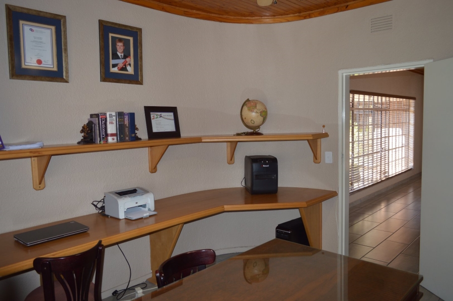 5 Bedroom Property for Sale in Wilkoppies North West